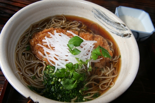 小国散策・花郷庵（かごうあん）とんかつそば