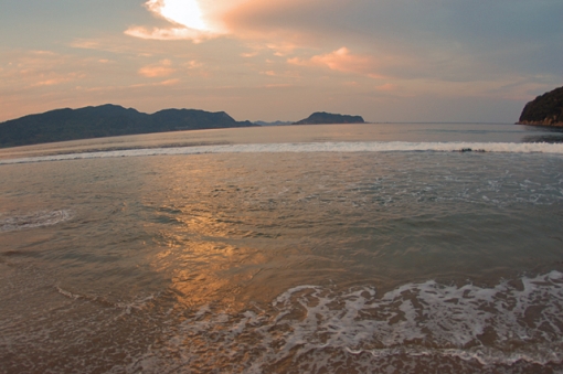 「幸島」→「都井岬」　串間に生息する野生の動物達。「夕暮れの石波海岸」