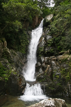 尾鈴山瀑布群 〜 滝めぐり・紅葉滝