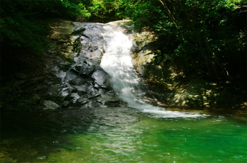 尾鈴山瀑布群 〜 滝めぐり・やすらぎの滝