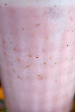 小麦の家『鈴』 - すず -・季節のジュース　フレッシュ！苺が濃い、苺ミルクジュース