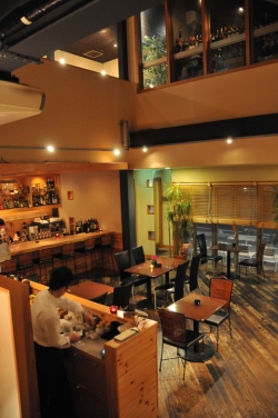 COMFORT CAFE & BAR『BUCKAYRO』・店内