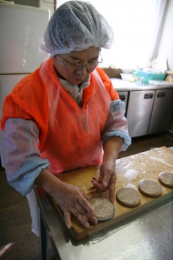 延岡市島野浦島名物・手作りアカモクあげみの美味しさの秘密を探る！