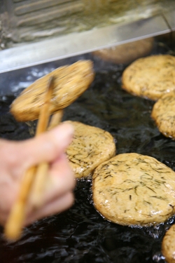 延岡市島野浦島名物・手作りアカモクあげみの美味しさの秘密を探る！