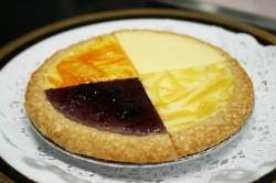 チーズケーキ専門店 『日南 Sweets Factory Mitsuko』・お楽しみカットケーキ