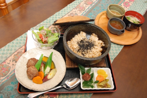 まめんち母さん・焼き玄米定食