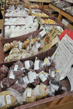 高千穂町「勾玉づくり」「神楽面の彩色」体験レポート・直売所・鬼八の蔵