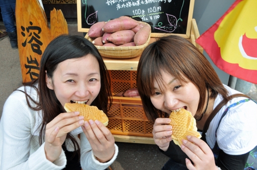 高千穂〜阿蘇「B級ご当地グルメ」食べ歩きドライブ・道の駅大津「からいも鯛焼き」