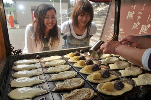 高千穂〜阿蘇「B級ご当地グルメ」食べ歩きドライブ・道の駅大津「からいもたい焼き」