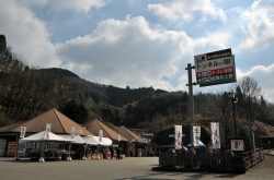 高千穂〜阿蘇「B級ご当地グルメ」食べ歩きドライブ・道の駅・高千穂観光物産館　トンネルの駅