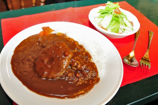 喫茶メルヘン・じっくり煮込んだ手作りハンバーグカレー