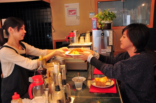 喫茶メルヘン・長尾知里店長