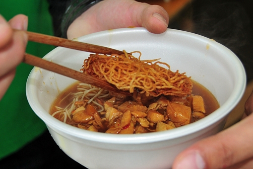 2011九州ご当地グルメin阿蘇・ハーブ鶏とサクサクじゃがの島原カレーそうめん