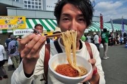 2011九州ご当地グルメin阿蘇・ハーブ鶏とサクサクじゃがの島原カレーそうめん