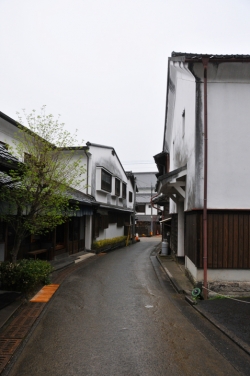 麦蔵・トンネルから見たお店への道