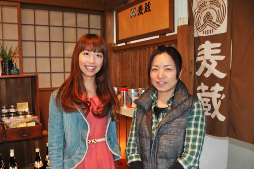 麦蔵・店長　田北千代香さん（右）