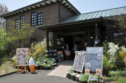 くじゅう花公園・喫茶&ギャラリー萌葱館