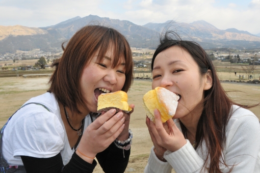 高千穂〜阿蘇「B級ご当地グルメ」食べ歩きドライブ・南阿蘇米粉チーズスフレ