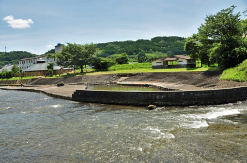 人形工房 かじか・芦川河川プール