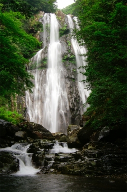 尾鈴山瀑布群 〜 滝めぐり・日本の滝百選に選ばれた「矢研の滝