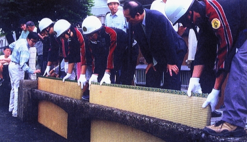 五ヶ瀬川の畳堤（畳堤を守る会）〜書籍・畳で街を守る