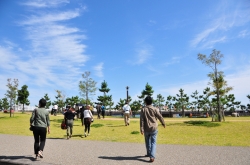 別府現代芸術フェスティバル2012 別府混浴温泉世界 内覧バスツアー 餅ヶ浜桟橋 クリスチャン・マークレー『火と水』