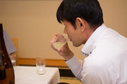 三蔵鼎談・佐藤焼酎桃の花嫁　試飲風景