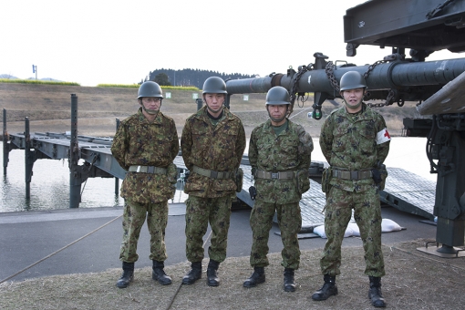 自衛隊による応急仮設橋設置訓練