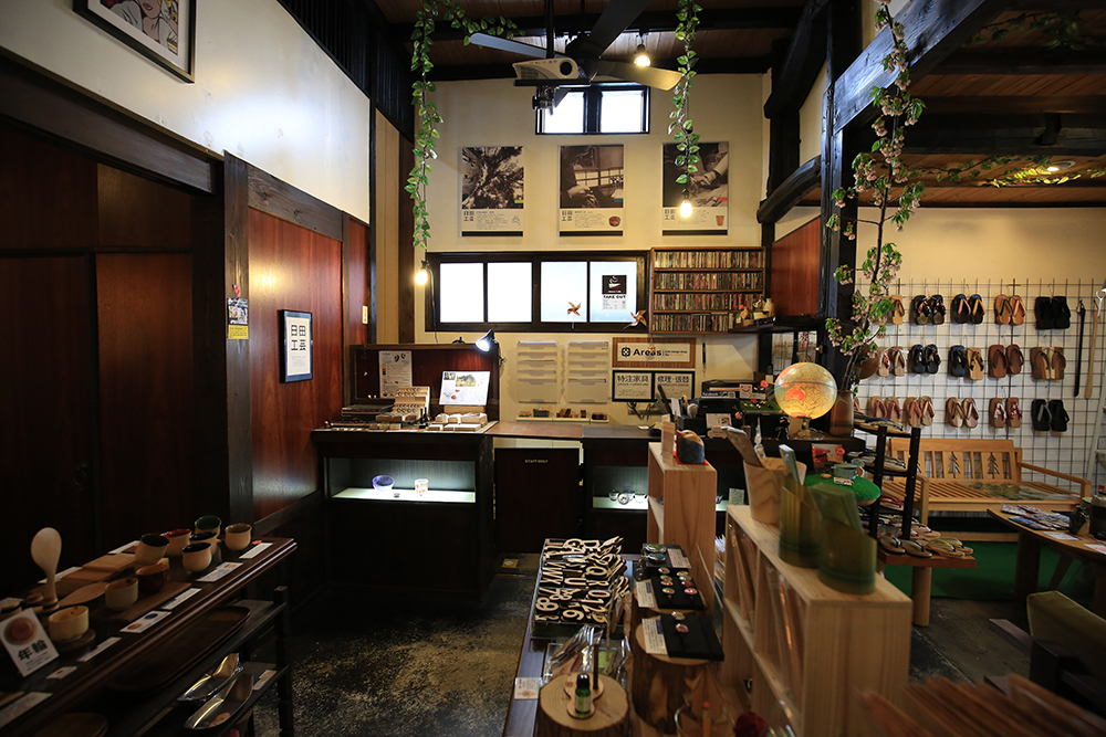 Life design shop Areas 家具・雑貨販売＆カフェ